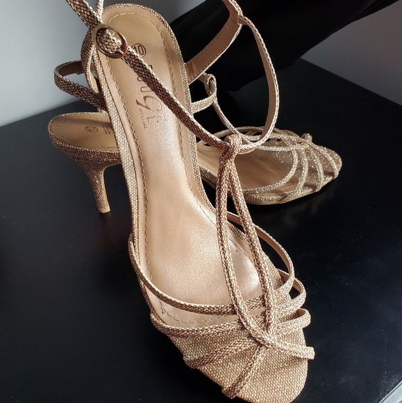 *NEW* Ladies Heel - Picture 2 of 3